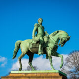 2024-03-22-OSLO-Norwegia-Norway-Norge-Pałac-Królewski-Zamek-Króla-The-Royal-Palace-Karl-Johan-Statuen-Slottsplassen-Polski-Fotograf-Mannheim-Magdalena-Wyrębek-Nikon-1