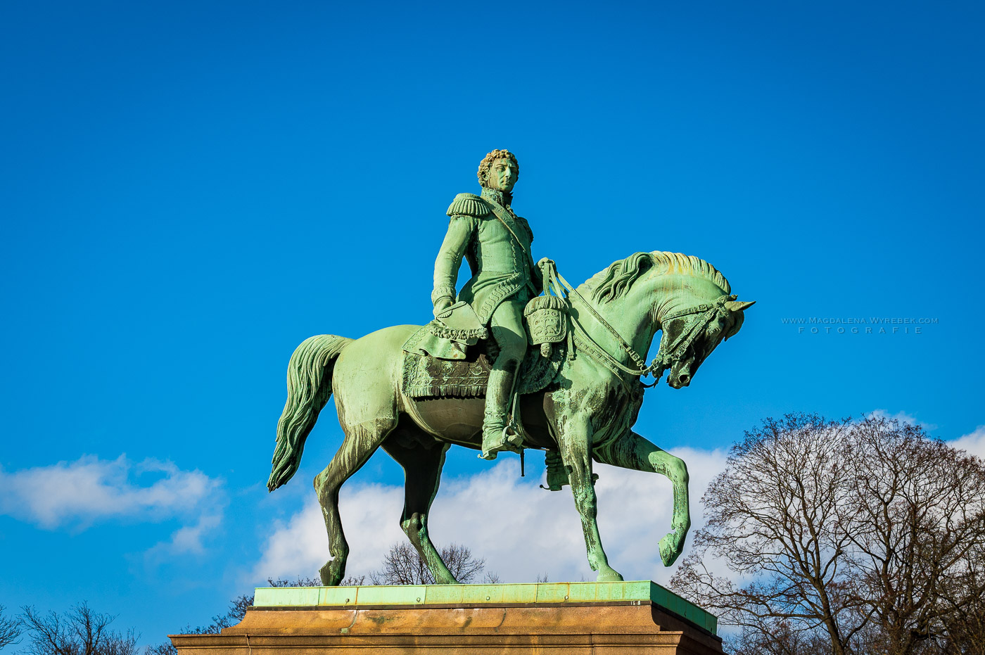 2024-03-22-OSLO-Norwegia-Norway-Norge-Pałac-Królewski-Zamek-Króla-The-Royal-Palace-Karl-Johan-Statuen-Slottsplassen-Polski-Fotograf-Mannheim-Magdalena-Wyrębek-Nikon-1