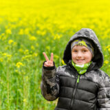 2022-04-24-Rzepak-Łąka-Szymon-Moro-Kwiecień-Wiosna-Kurtka-Rape-Raps-Fotograf-Mannheim-Magdalena-Wyrębek-Nikon-1