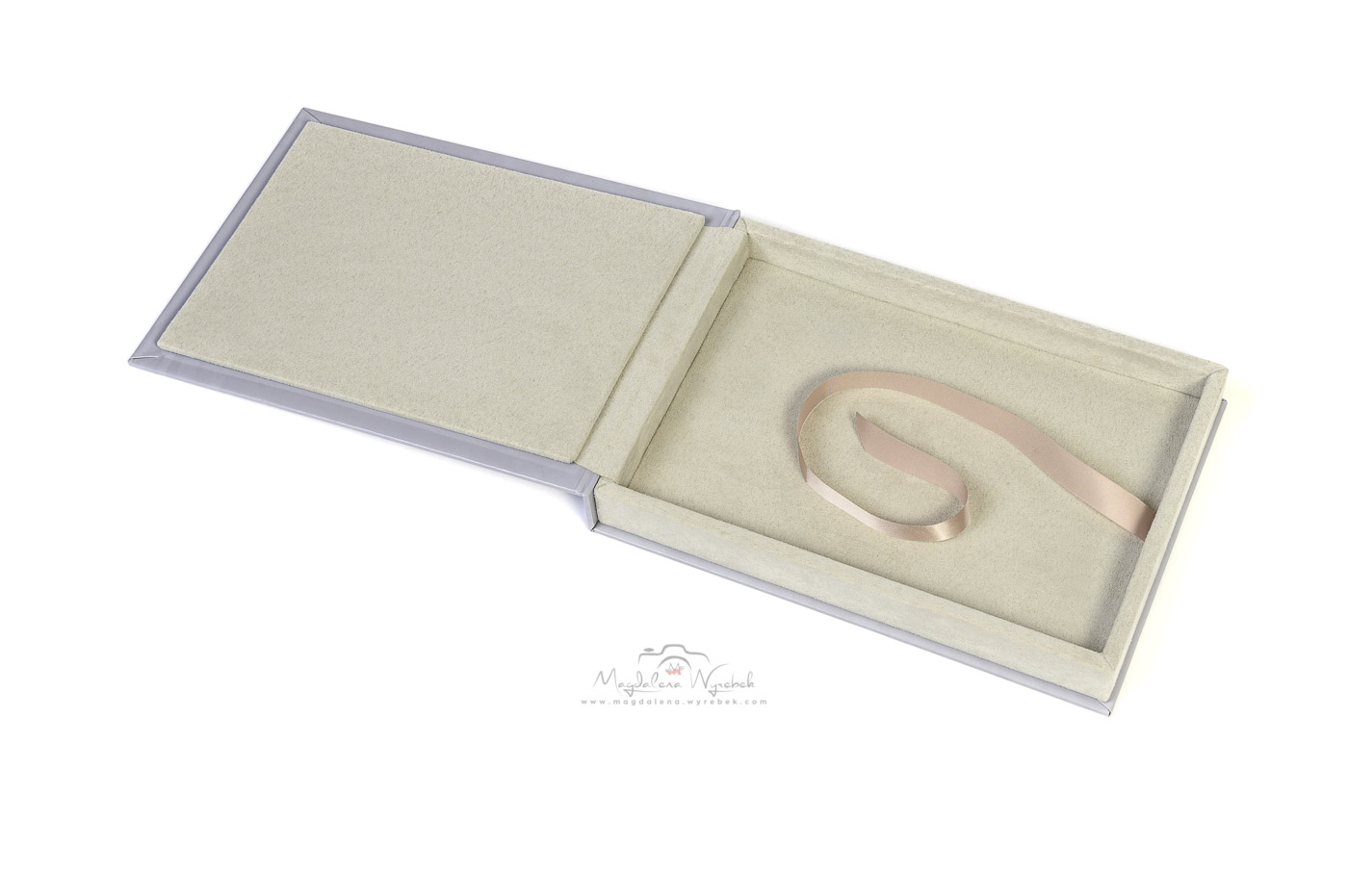 2024-11-08-FOTOPAMIĄTKI-FotoStudio-Fotobox-Środek-Aleksandra-Robert-Patrick-SESJA-RODZINNA-OKOLICZNOŚCIOWA-KOMUNIJNA-nPhoto-Polski-Fotograf-Mannheim-Magdalena-Wyrębek-Nikon-1