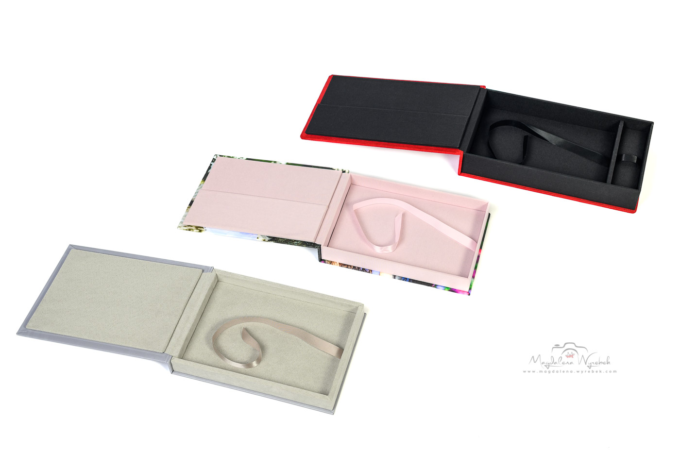 2024-11-13-FOTOPAMIĄTKI-FotoStudio-Fotobox-Box-Środek-Aleksandra-Robert-Patrick-SESJA-RODZINNA-OKOLICZNOŚCIOWA-KOMUNIJNA-nPhoto-Polski-Fotograf-Mannheim-Magdalena-Wyrębek-Nikon-1